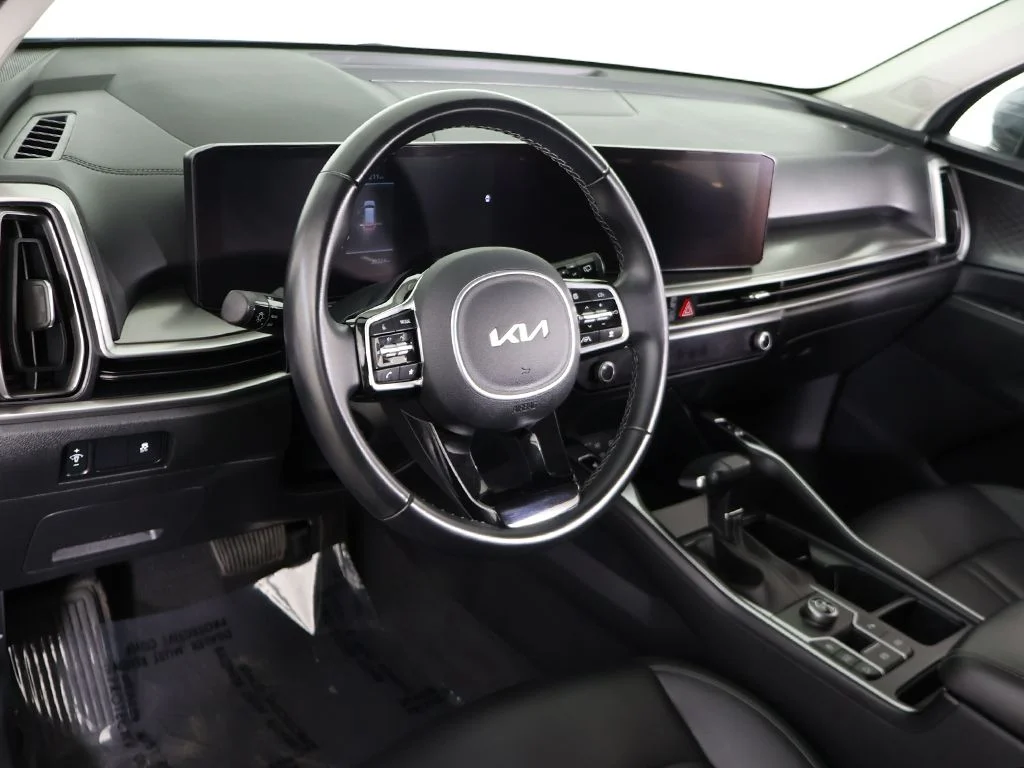 Used 2024 Silver Kia S image 27