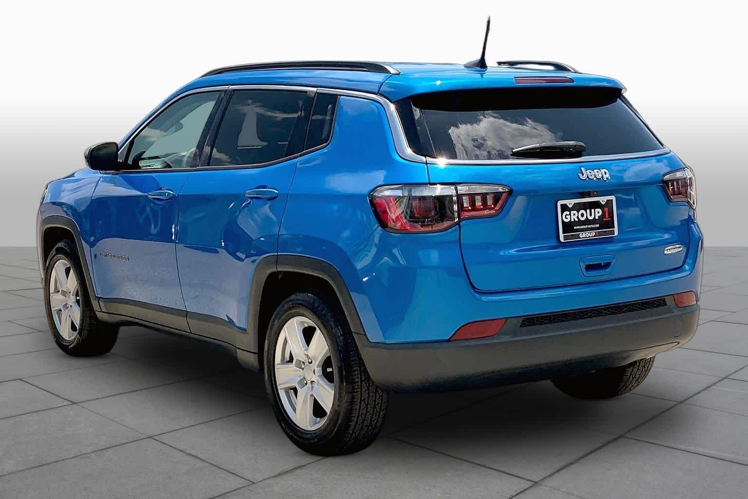 Used 2022 Laser Blue Pearlcoat Jeep Latitude image 12