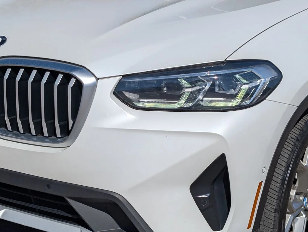 Used 2023 White Metallic BMW sDrive30i image 10