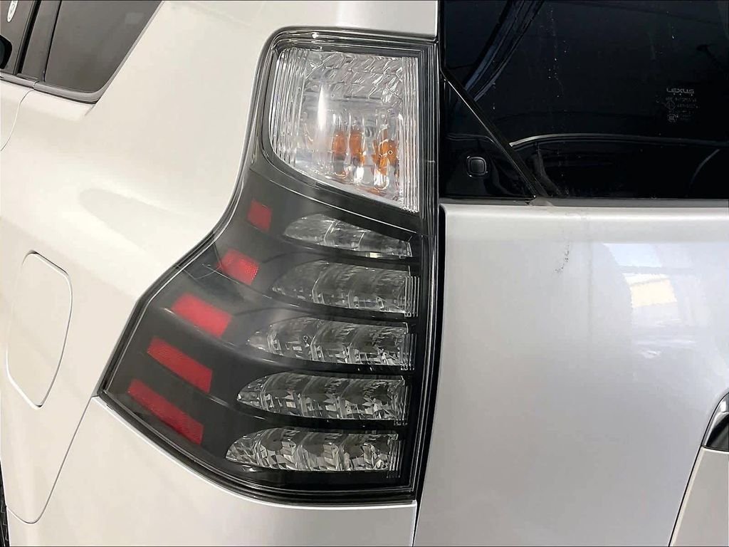 Used 2023 White Lexus 460 Luxury image 33