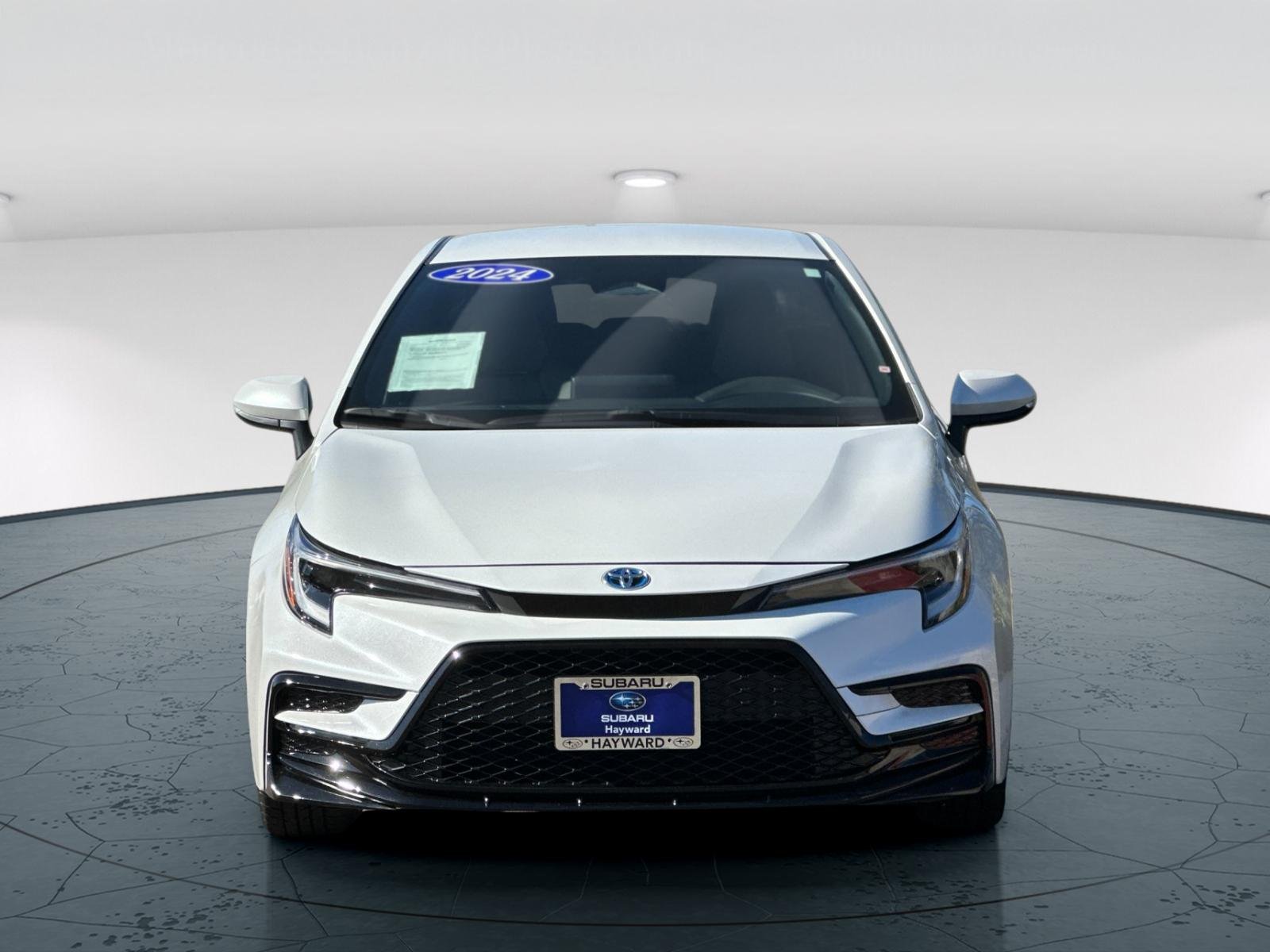 Used 2024 Pearl Toyota SE 4D Sedan image 9