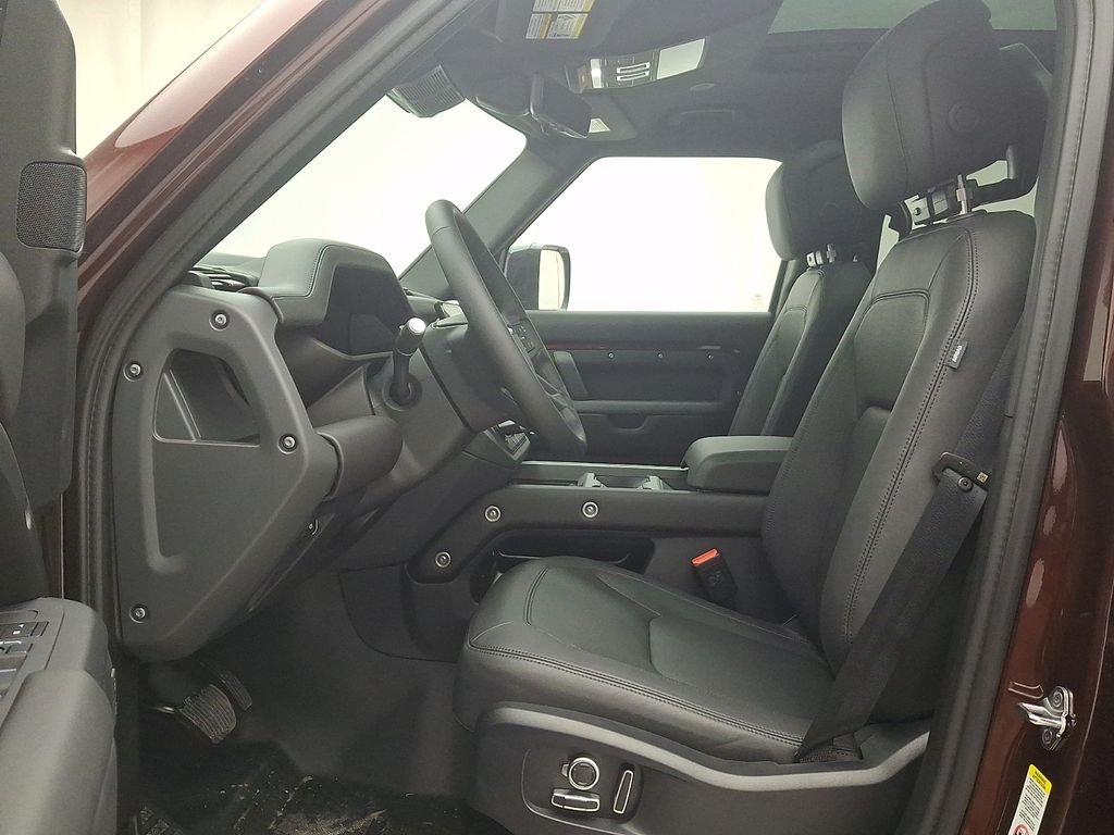 New 2026 Sedona Red Land Rover S image 9