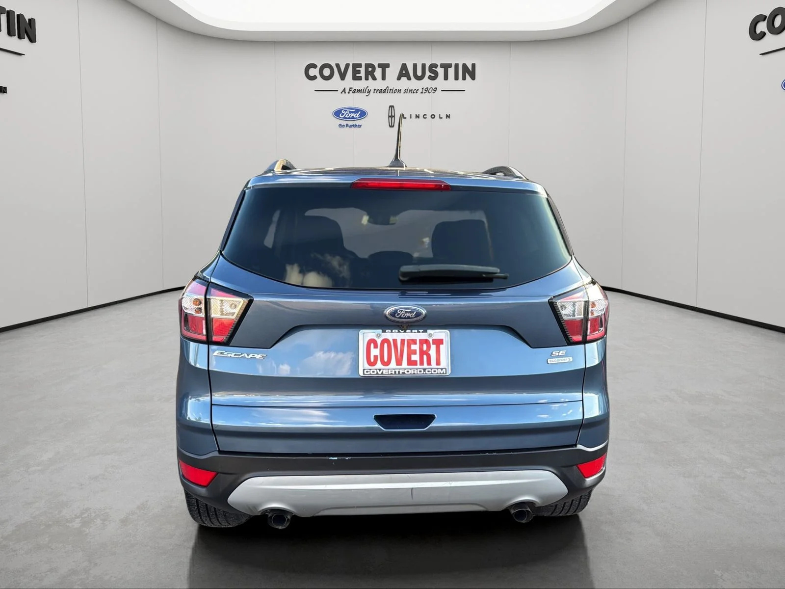 Used 2018 Blue Ford SE image 4