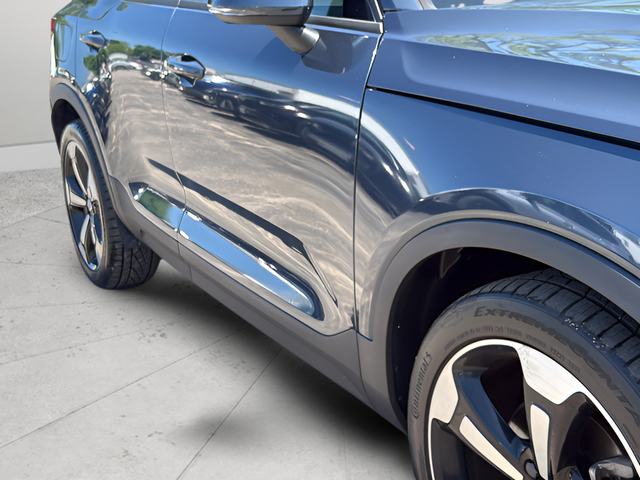 Used 2021 Blue Volvo Momentum image 27
