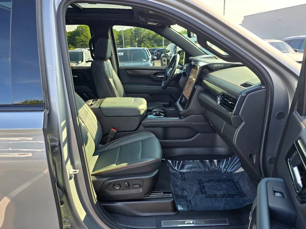 2025 GMC Yukon AT4 - Photo 29