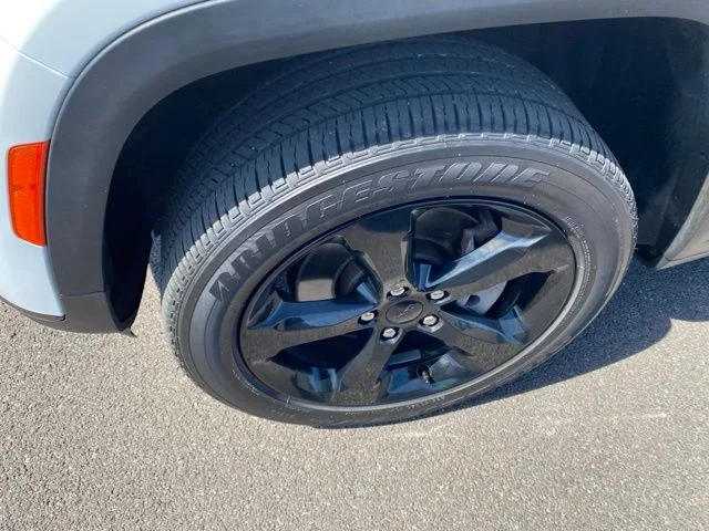 Used 2025 White Jeep Altitude X image 9