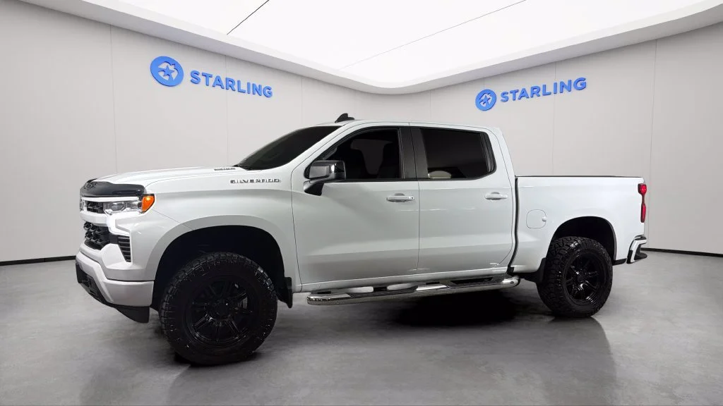 Used 2024 Summit White Chevrolet RST image 2