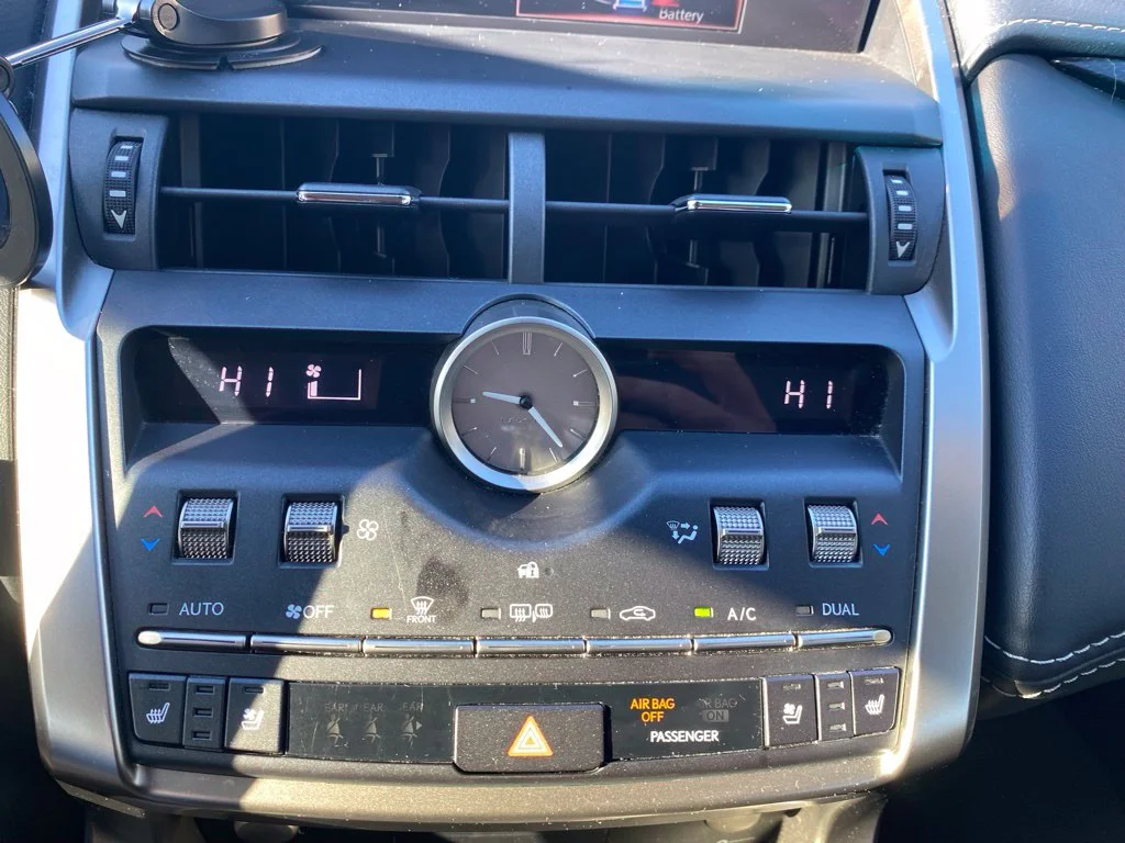Used 2019 Silver Lexus 300h image 25