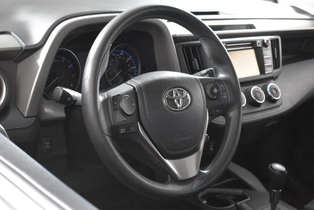 Used 2018 Gray Toyota LE image 16