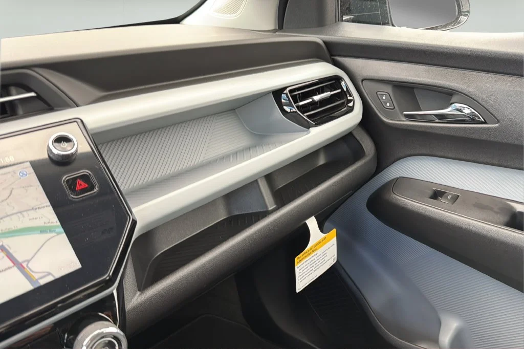 New 2027 Summit White Chevrolet LT image 28