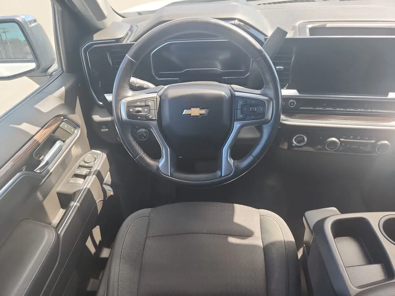 Used 2022 Summit White Chevrolet LT image 17