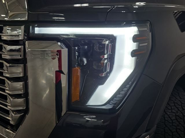 Used 2024 Silver GMC Denali image 29