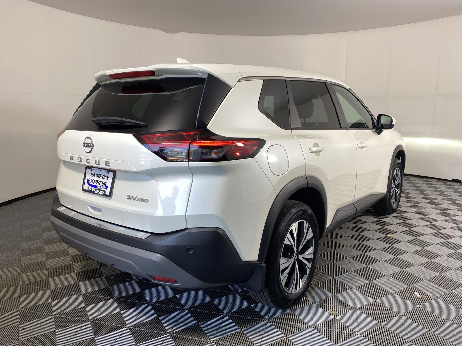 Used 2023 Pearl White Tricoat Nissan SV image 3