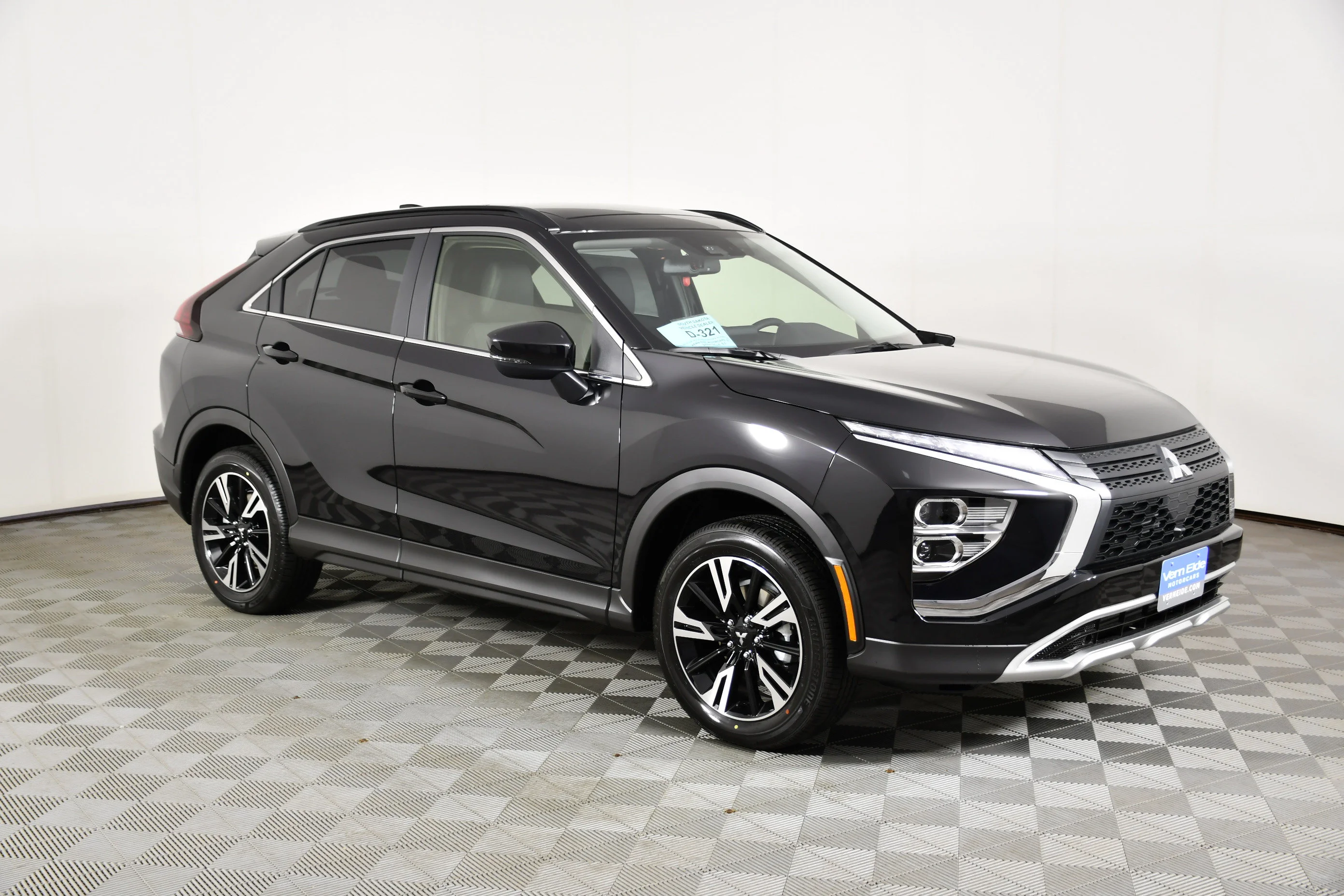 New 2026 Labrador Black Pearl Mitsubishi SE image 4