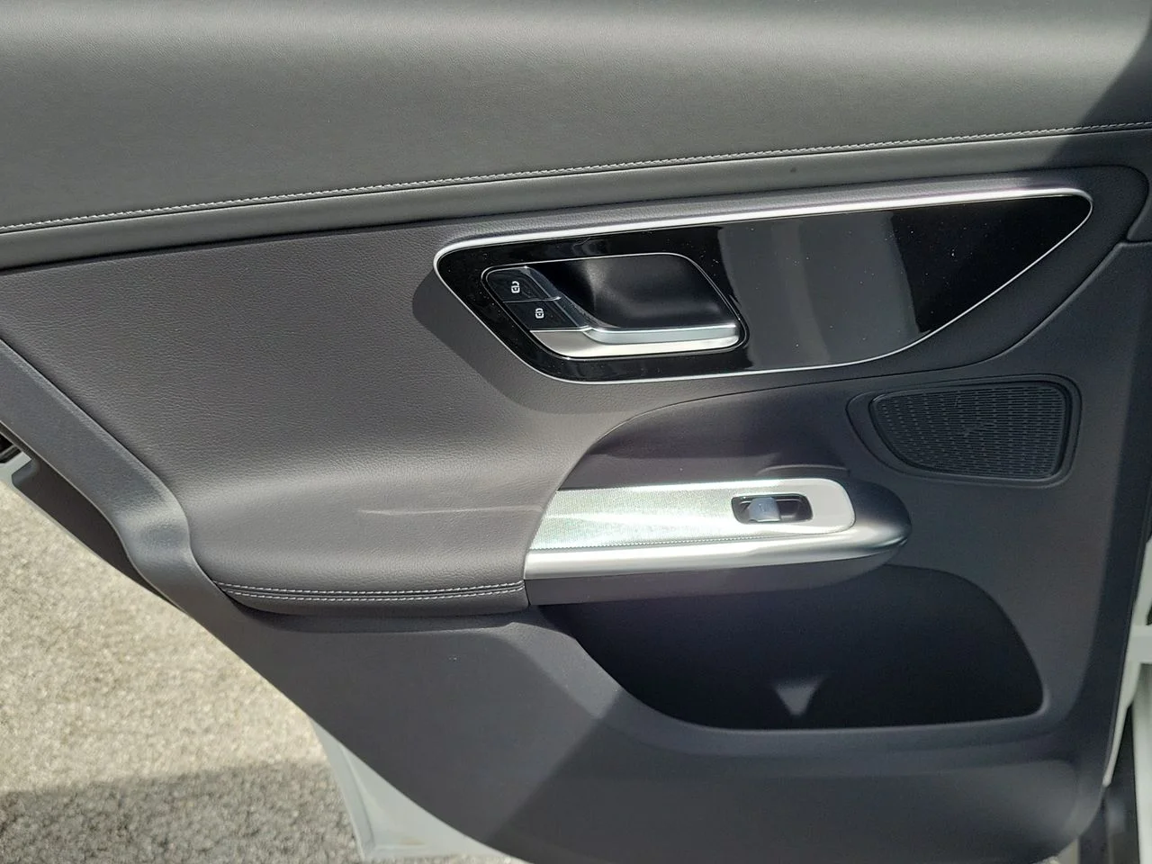 New 2027 Polar White Mercedes-Benz GLC 300 image 10