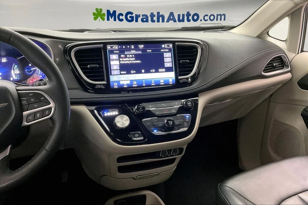 Used 2024 White Chrysler Select image 10