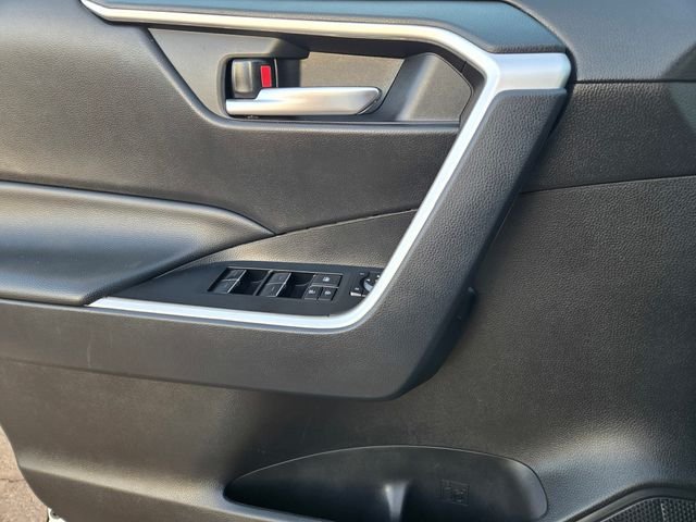 Used 2025 White Toyota XLE image 19