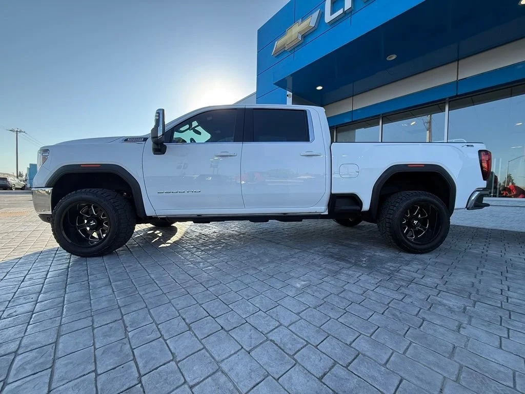 Used 2022 SUMMIT WHITE GMC SLE image 7