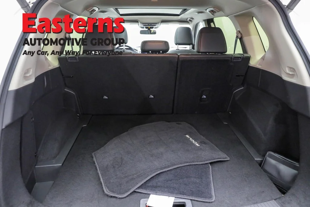 Used 2023 White Nissan SV image 9