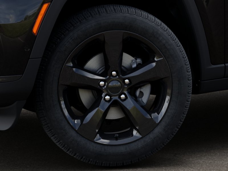 New 2025 Diamond Black Crystal Pearl-Coat Exterior Paint Jeep Limited image 37