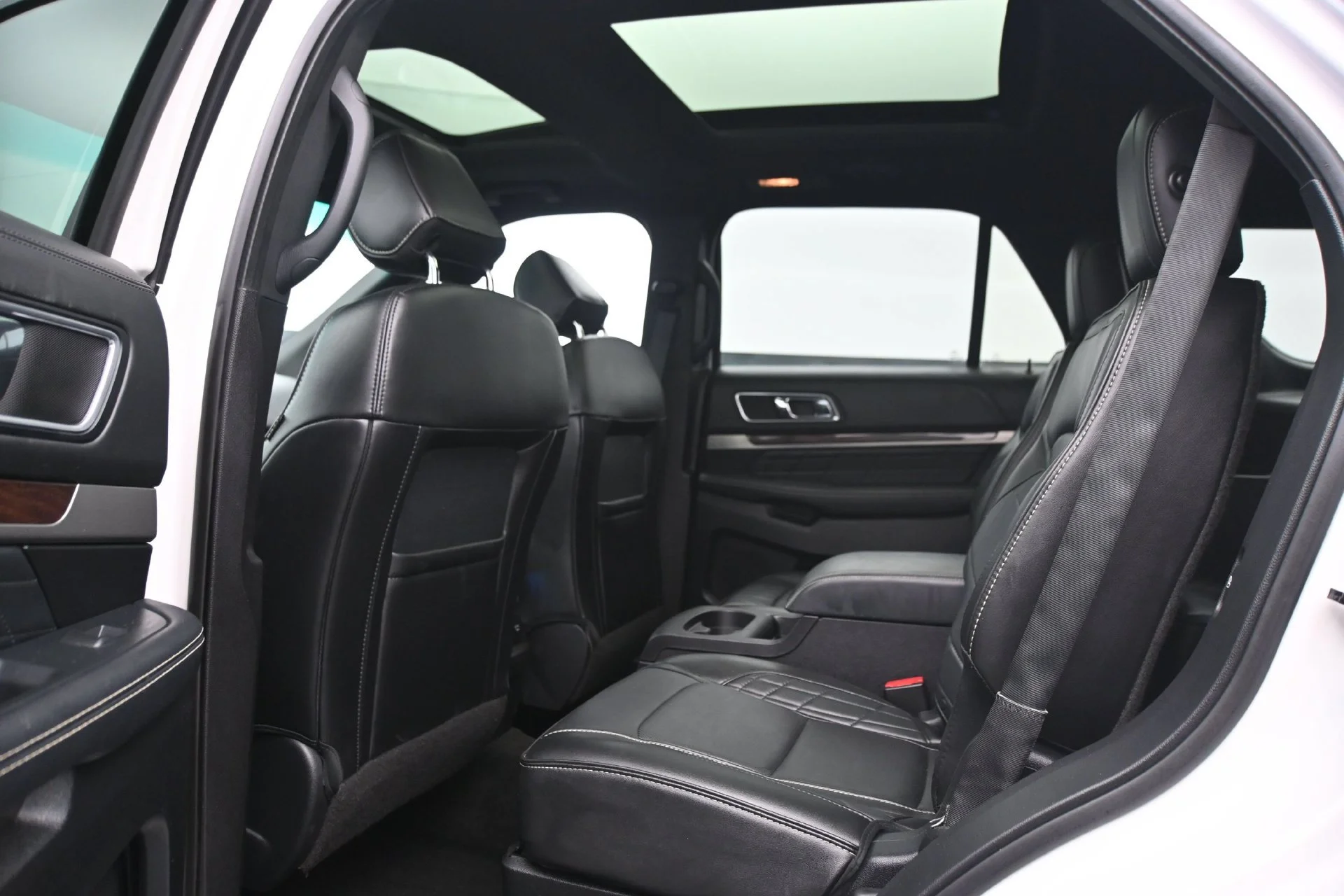 Used 2017  Ford Platinum image 18