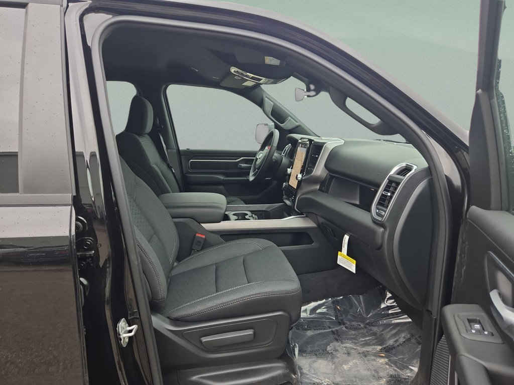 New 2026 Diamond Black Crystal Pearl-Coat Exterior Paint RAM Big Horn/Lone Star image 39