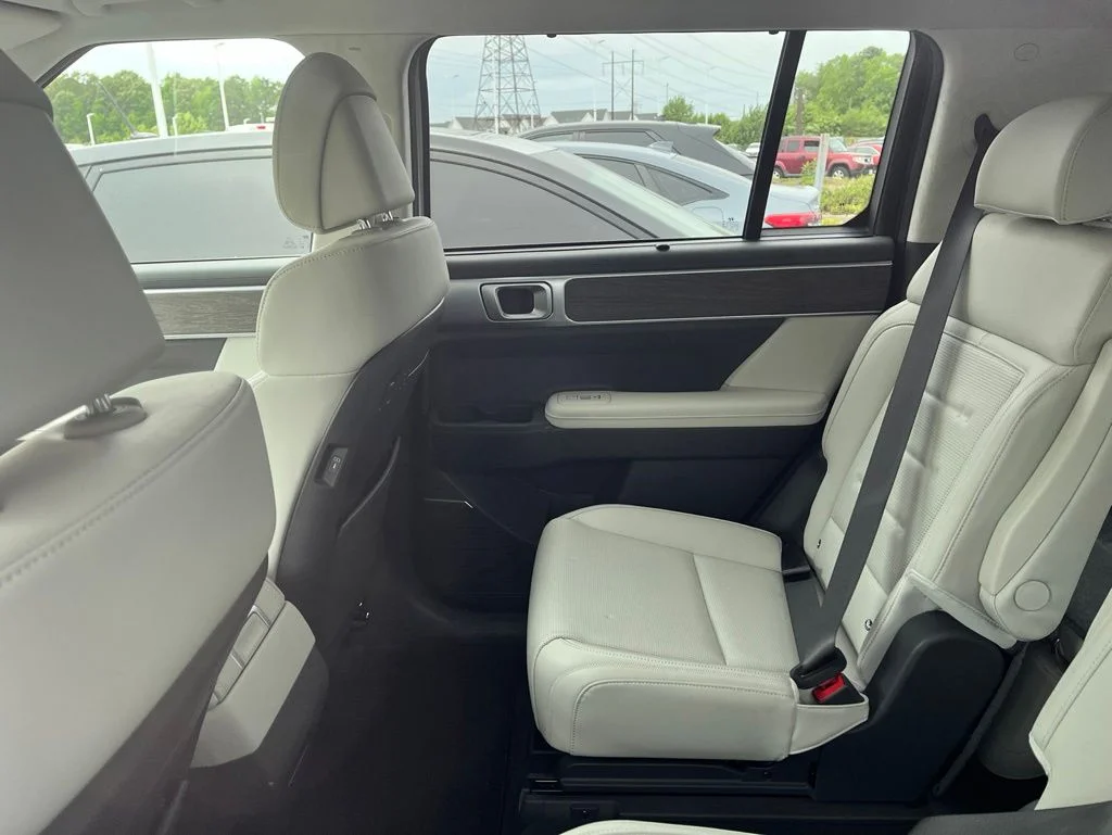 Used 2025 White Hyundai Calligraphy image 20