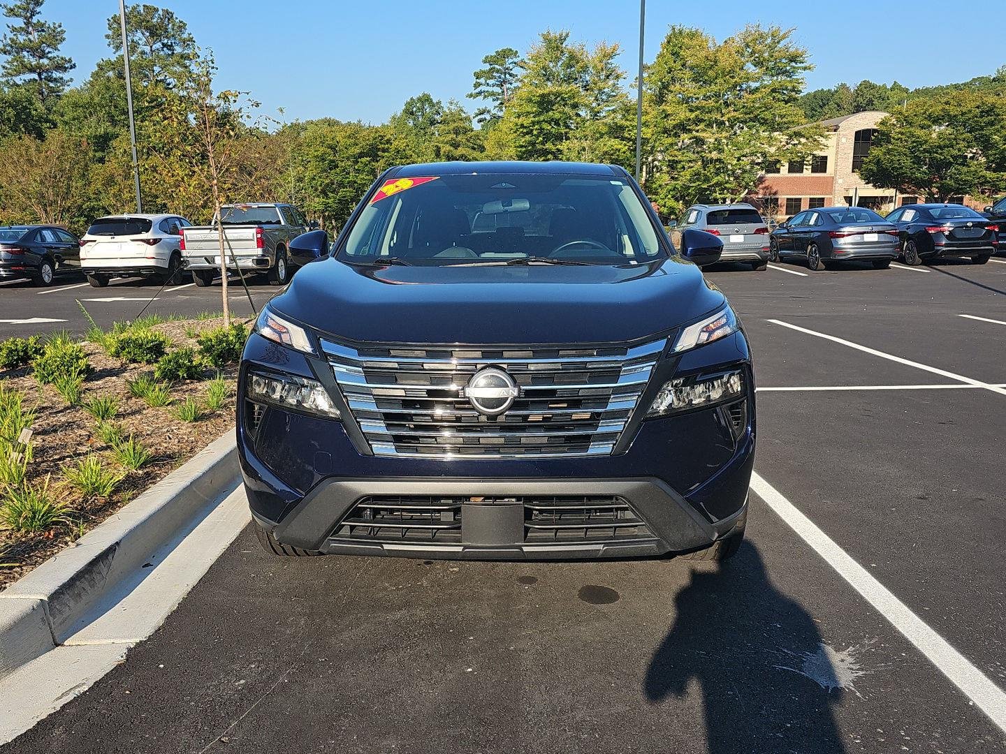 Used 2025 Deep Ocean Blue Pearl Nissan SV image 1
