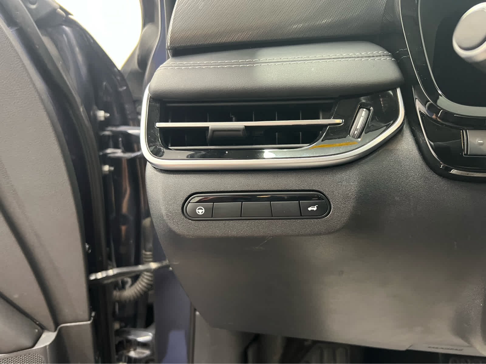 Used 2022 Graphite Shadow INFINITI LUXE image 18