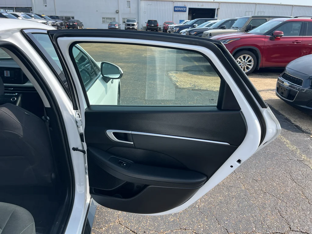 Used 2025 Serenity White Hyundai SEL Convenience image 25