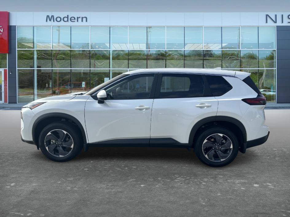 Used 2025 Everest White Pearl Nissan SV image 8