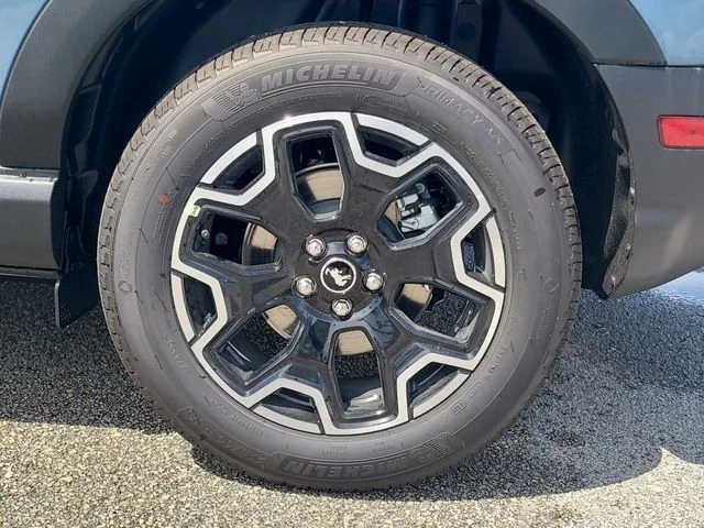 New 2026 Azure Gray Metallic Ford Outer Banks image 8