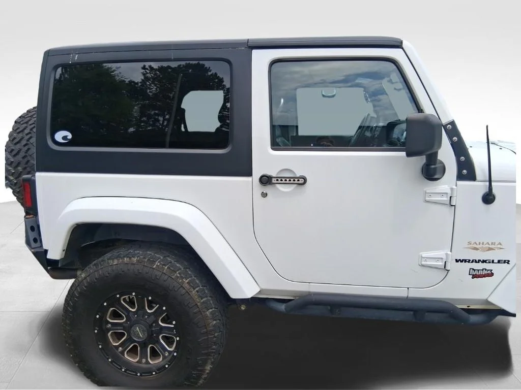 Used 2012 White Jeep Sahara image 14