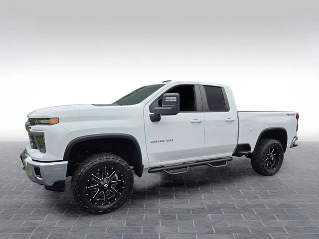 Used 2024 Summit White Chevrolet LT image 3