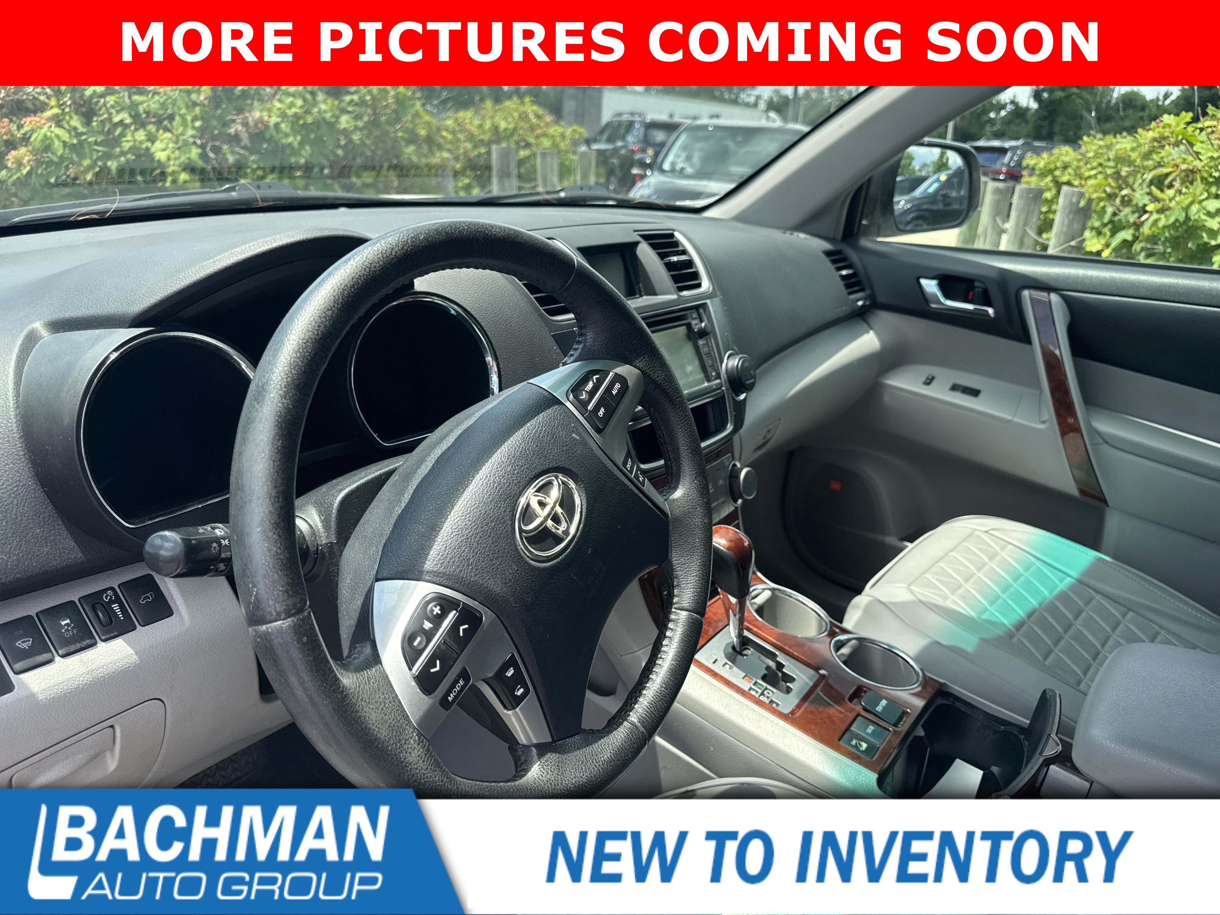 Used 2013 Blizzard Pearl Toyota Limited image 12