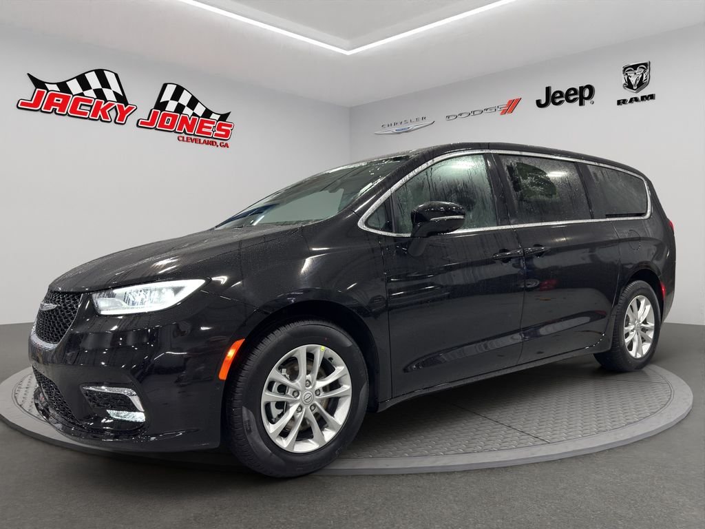 2026 Chrysler Pacifica Select's photo