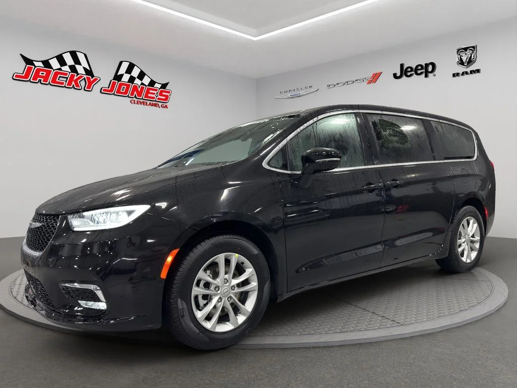 2026 Chrysler Pacifica Select's photo