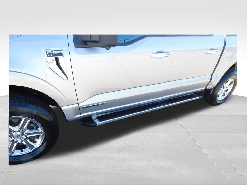 Used 2024 Silver Ford XLT image 17