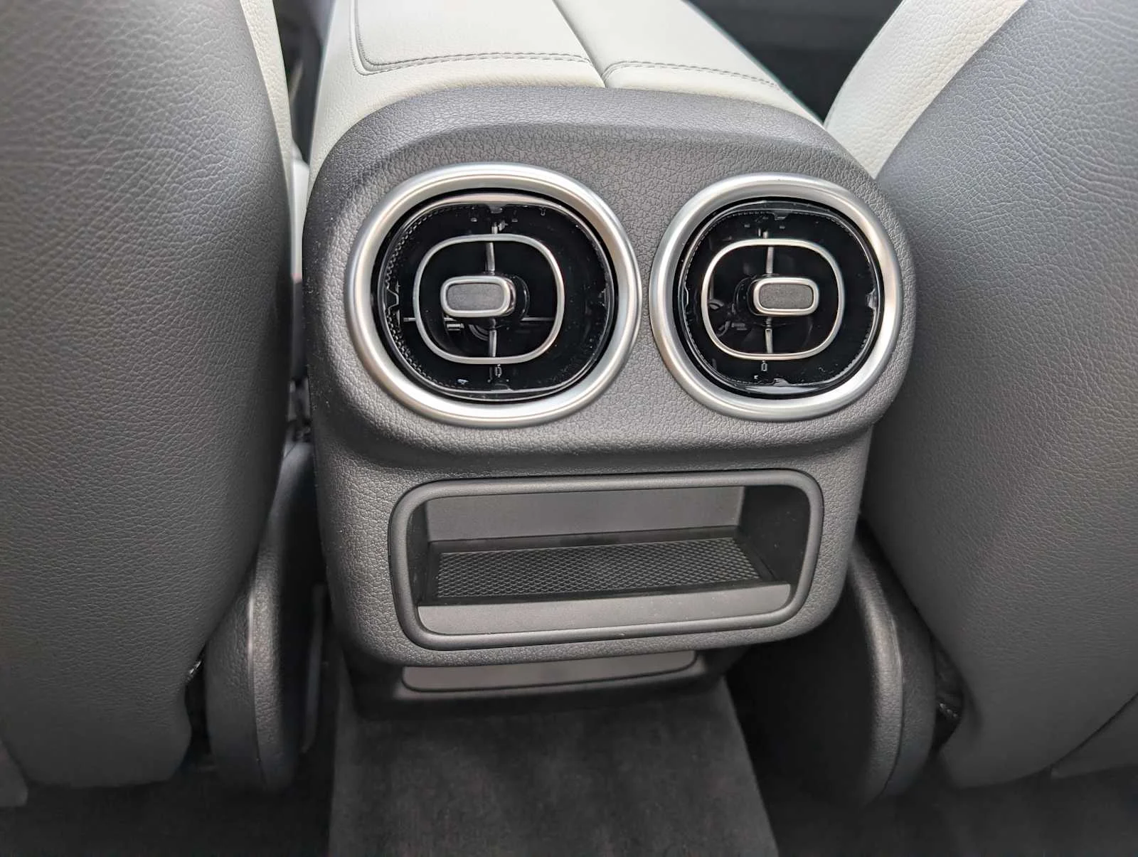 Used 2026 Graphite Grey Metallic Mercedes-Benz GLC 300 image 16