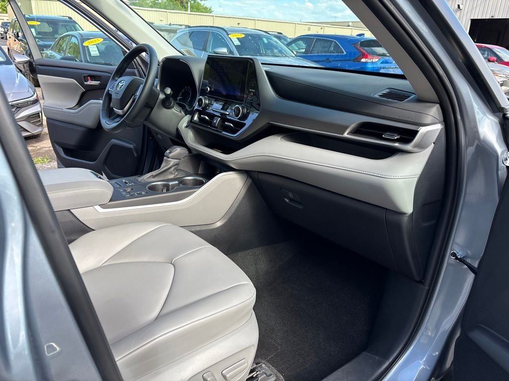 Used 2024  Toyota XLE image 27