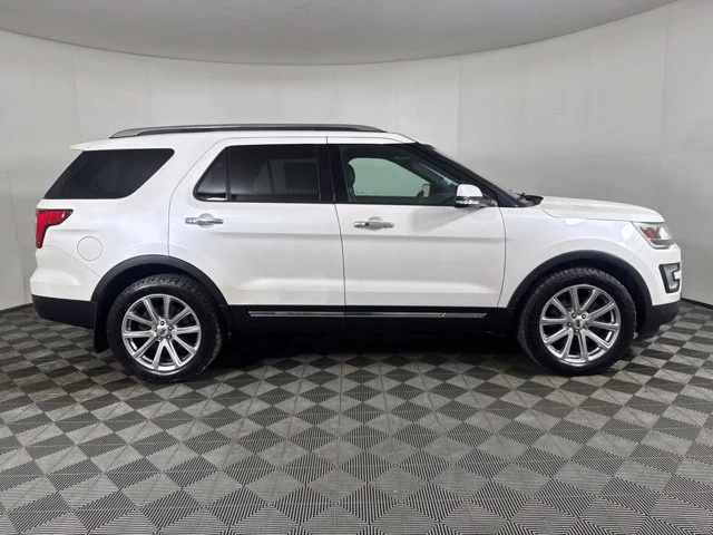 Used 2017 White Ford Limited image 2