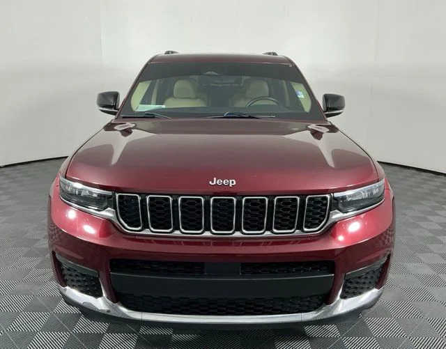 Used 2021 Velvet Jeep Limited image 3