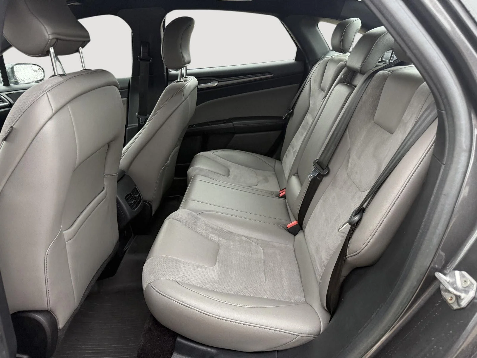 Used 2017 Magnetic Ford Sport image 18