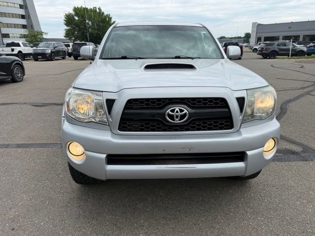 Used 2011  Toyota Base image 5