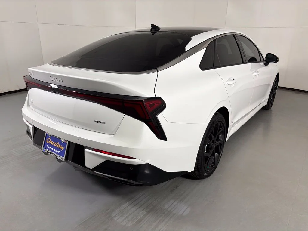 New 2027 White Kia GT-Line image 8
