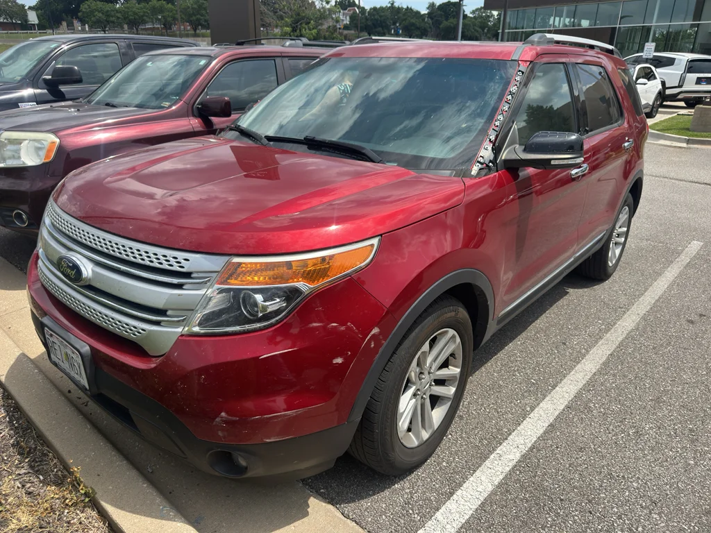 Used 2014 Ruby Red Metallic Tinted Clearcoat Ford XLT image 1
