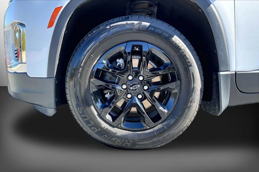 Used 2022 White Chevrolet LS image 38