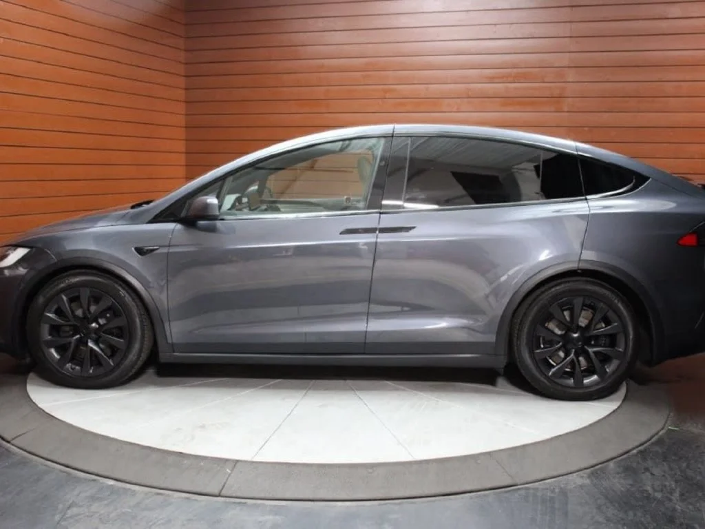 Used 2022  Tesla Base image 30