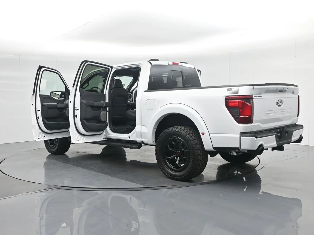 New 2025 Oxford White Ford XLT image 38