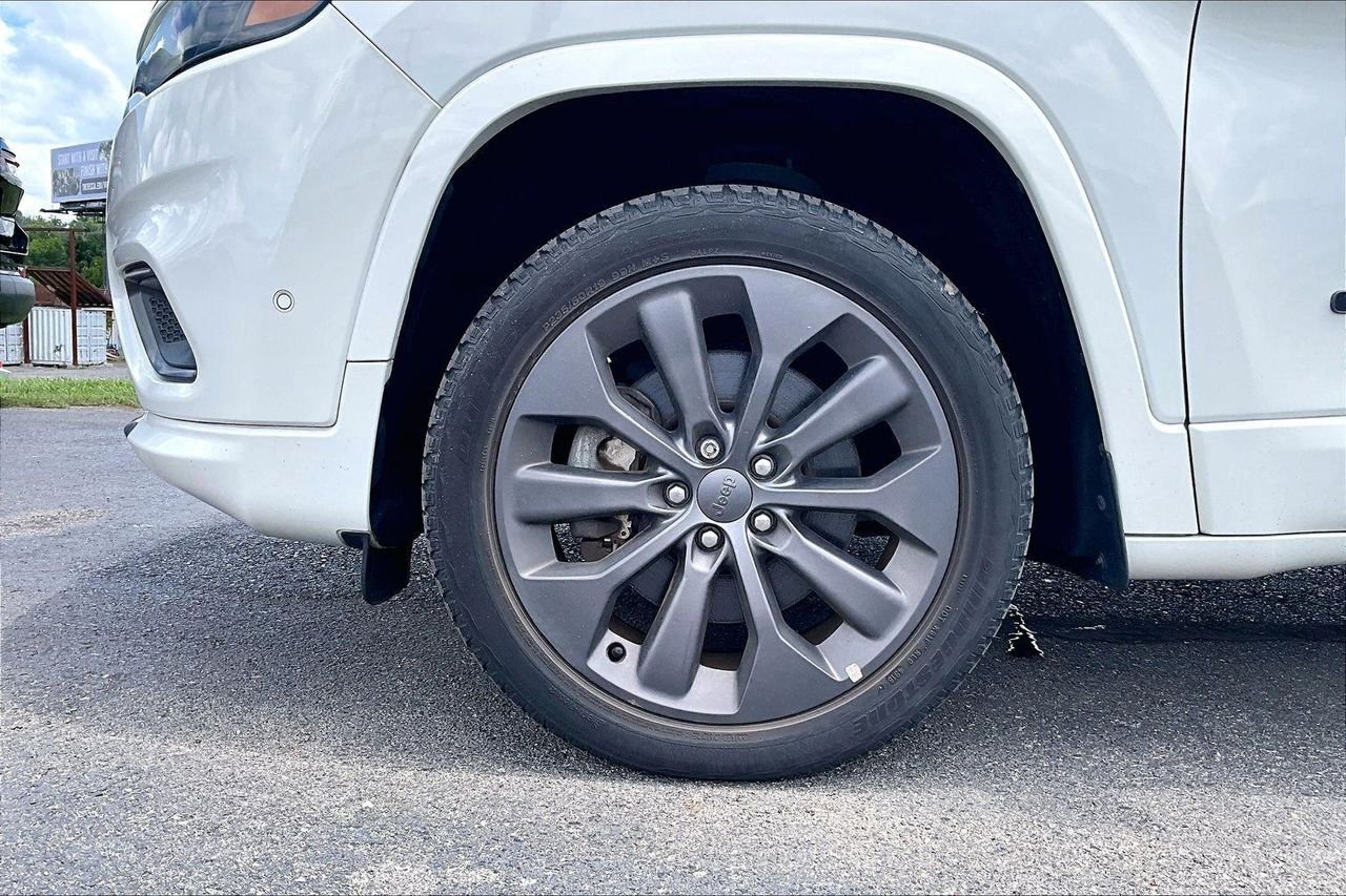 Used 2019 Pearl White Pearlcoat Jeep High Altitude FWD image 2